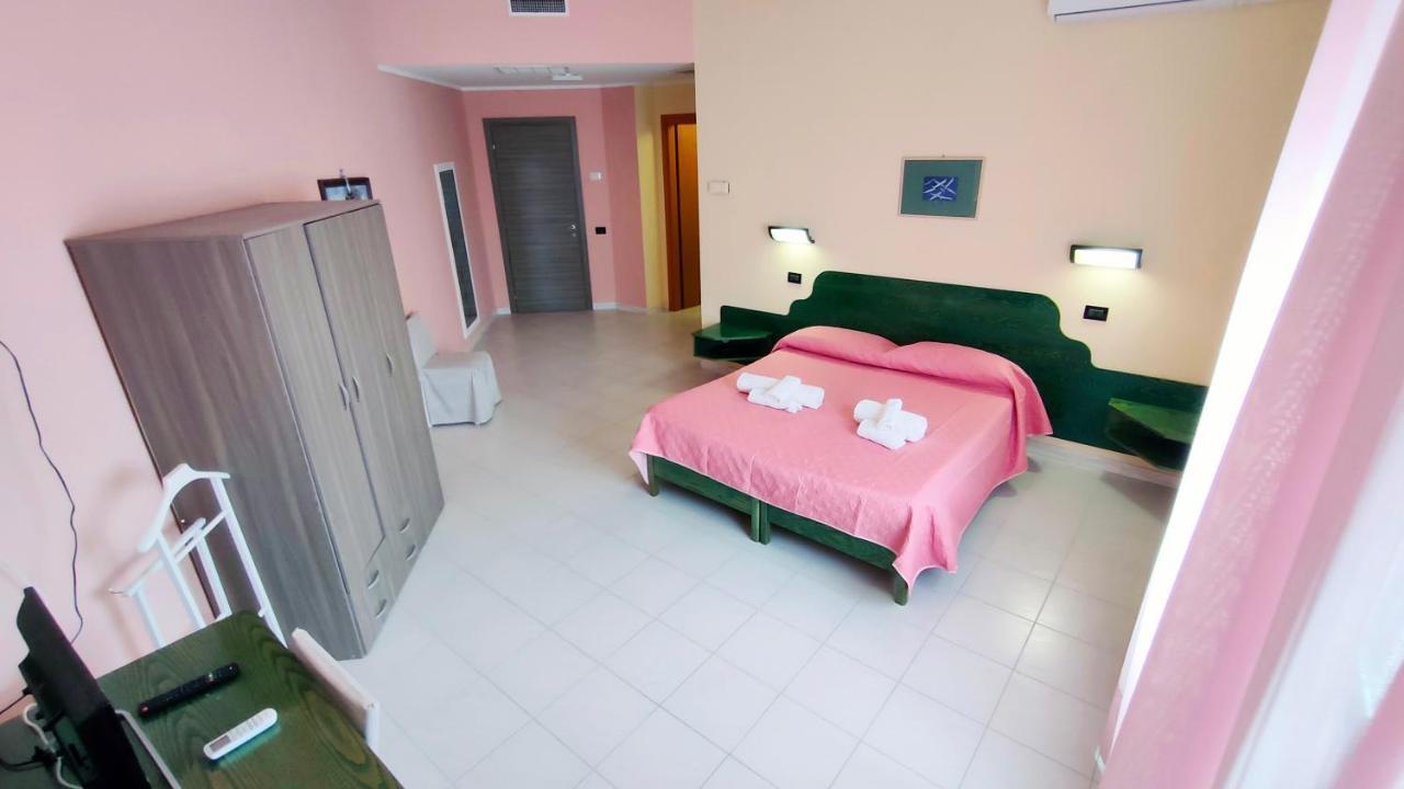 Hotel Mater Mediterranea Senorbi Bagian luar foto